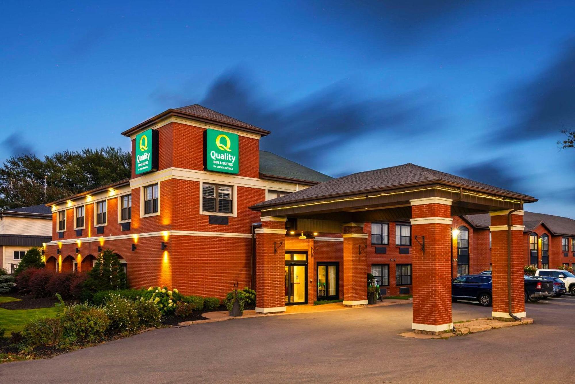 Quality Inn & Suites Garden Of The Gulf Summerside Exterior foto