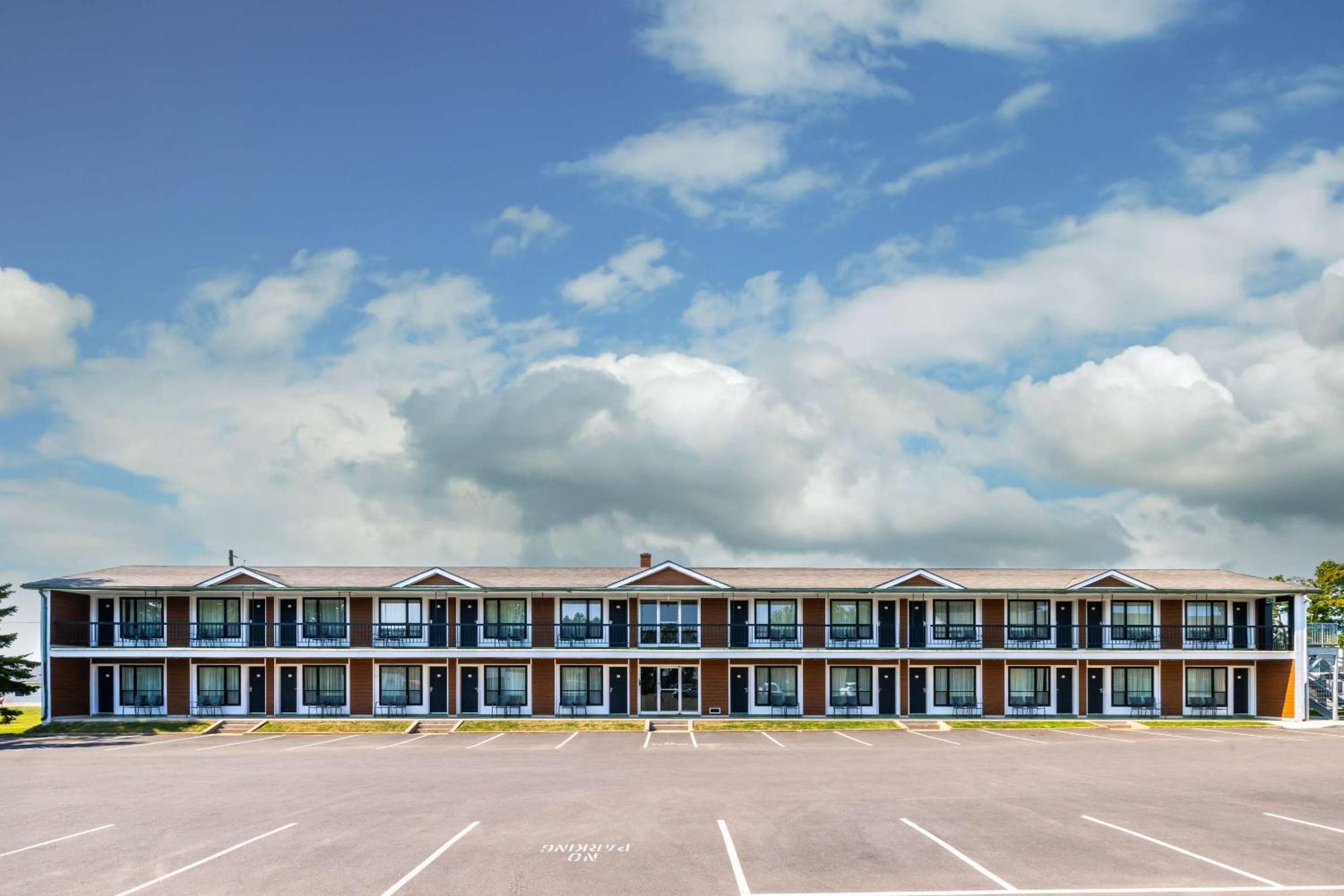 Quality Inn & Suites Garden Of The Gulf Summerside Exterior foto